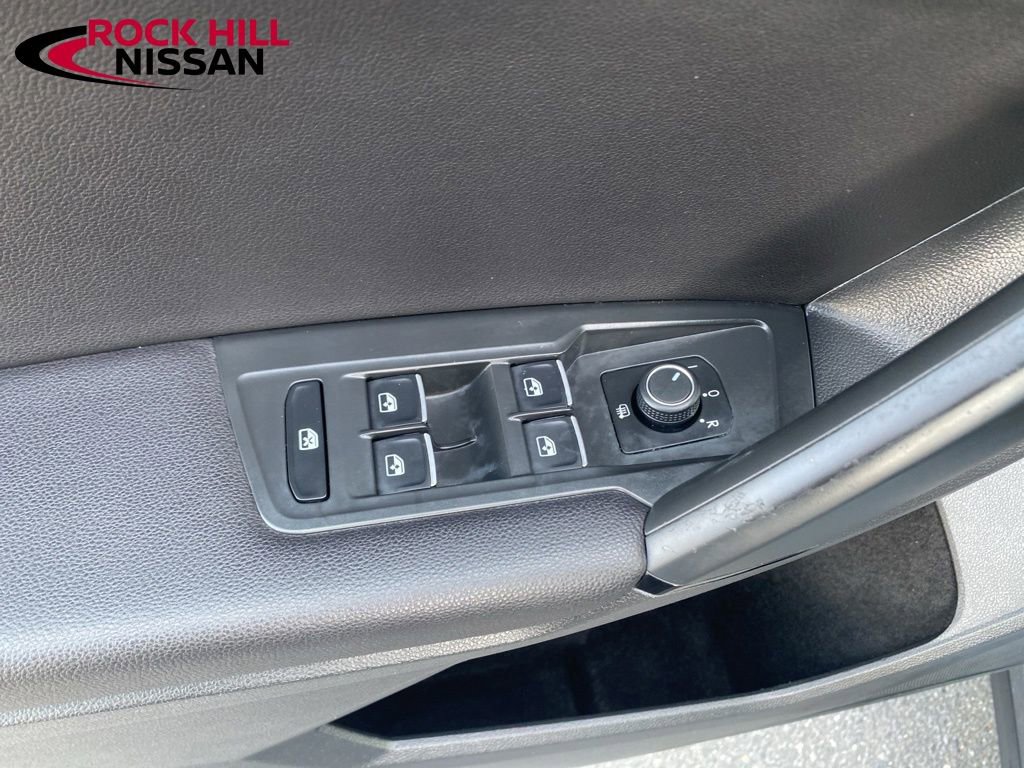 Used 2019 Volkswagen Tiguan SE w/ Panoramic Sunroof Package image 11