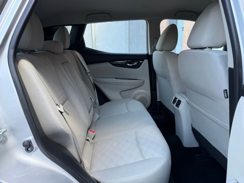 Used 2018 Nissan Rogue Sport SV w/ SV Technology Package FWD image 11