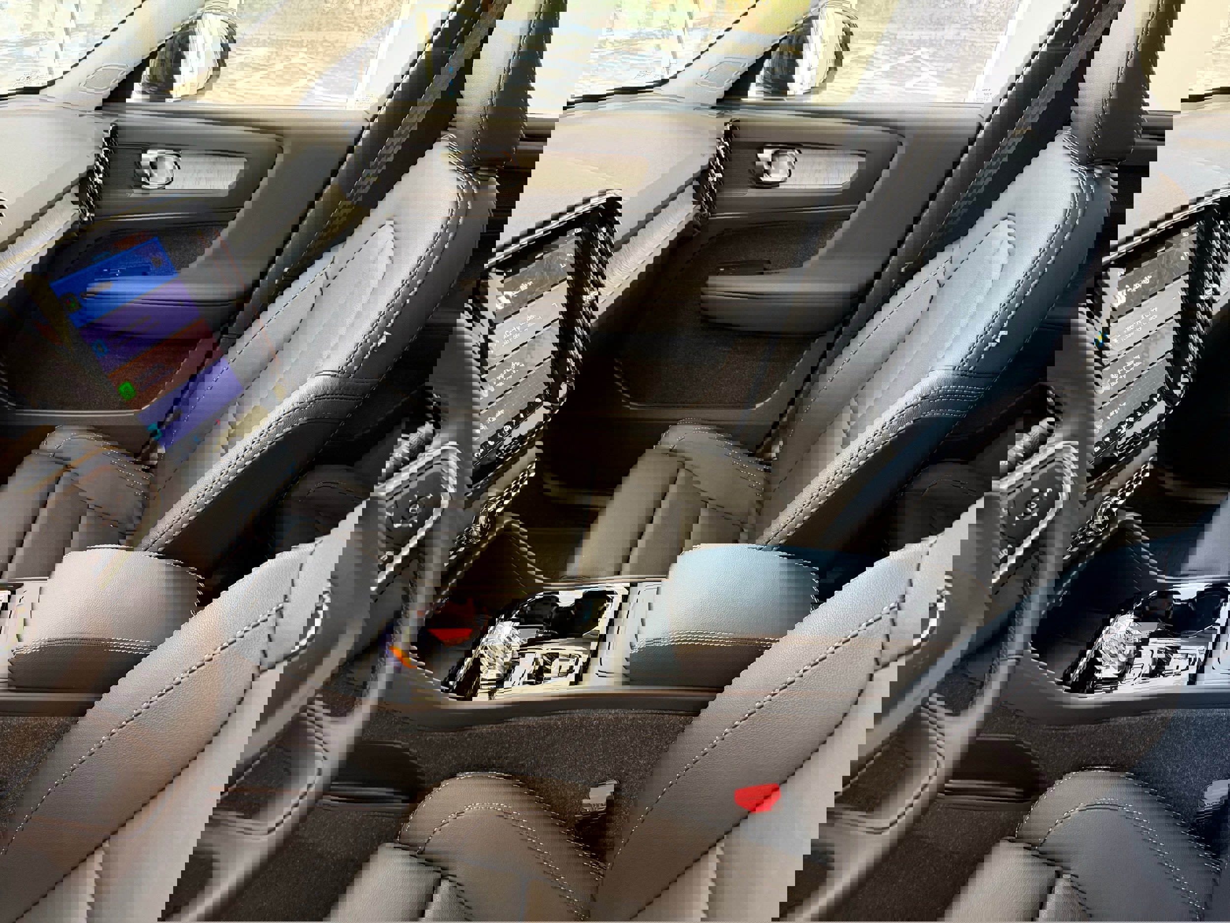 Certified 2025 Volvo XC40 B5 Plus image 15