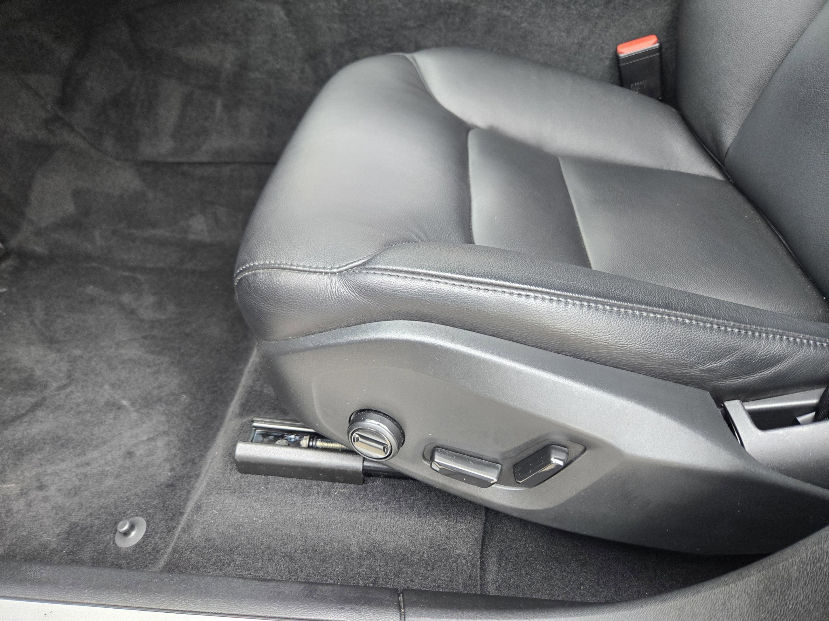 Used 2023 Volvo XC60 B5 Core w/ Climate Package image 35