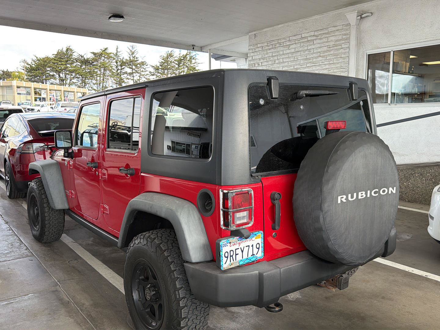 Used 2012 Jeep Wrangler Unlimited Rubicon w/ Connectivity Group AWD/4WD image 4