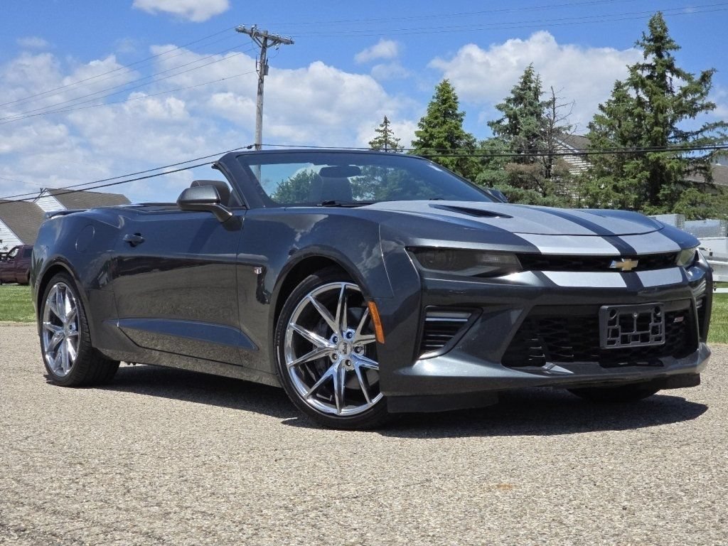 Used 2018 Chevrolet Camaro SS RWD image 2