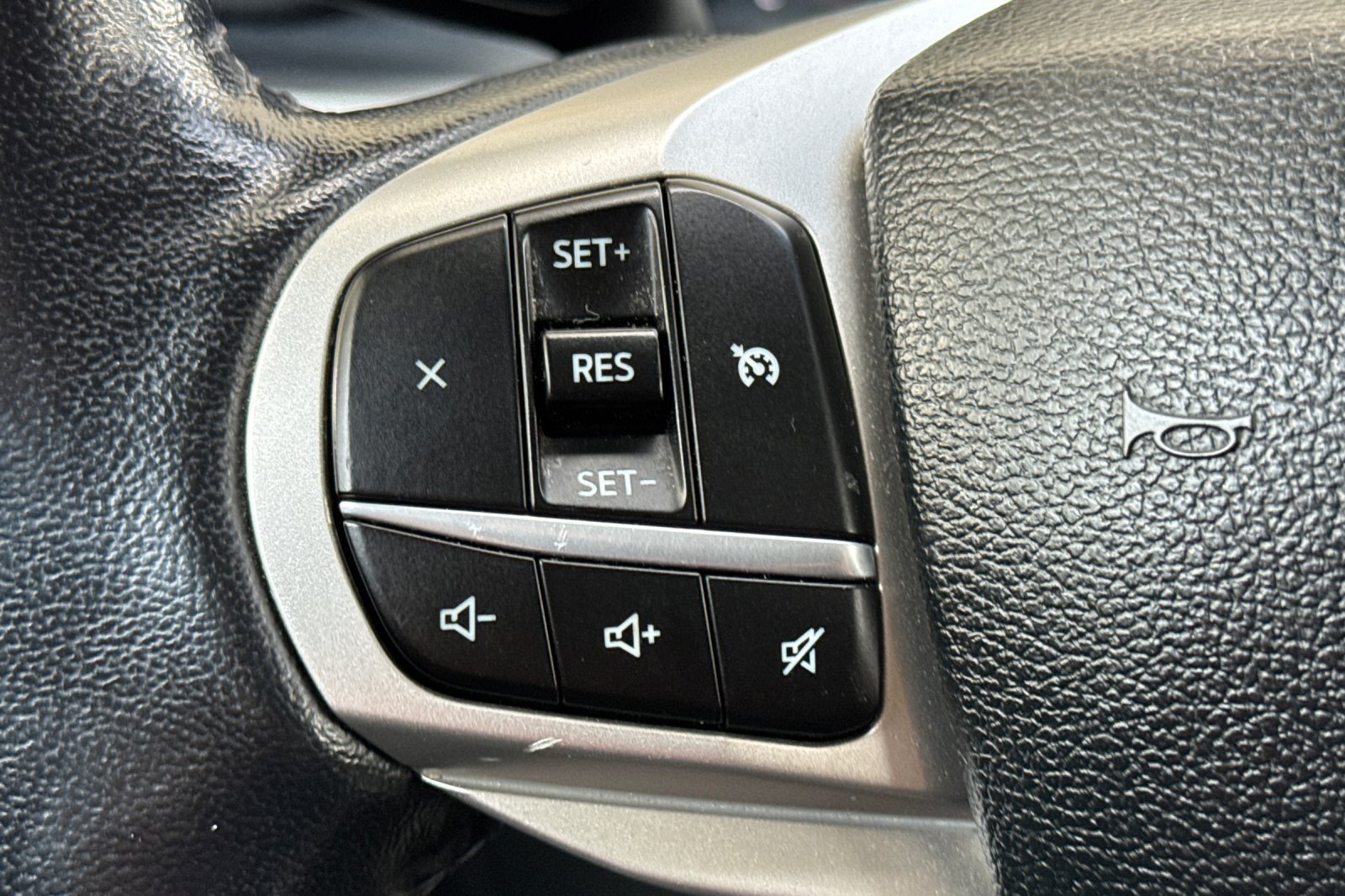 Used 2022 Ford Explorer XLT AWD/4WD image 24