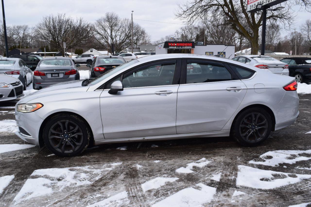 Used 2017 Ford Fusion SE FWD image 9
