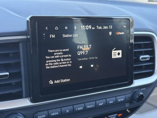 Certified 2025 Hyundai Venue Limited FWD image 29