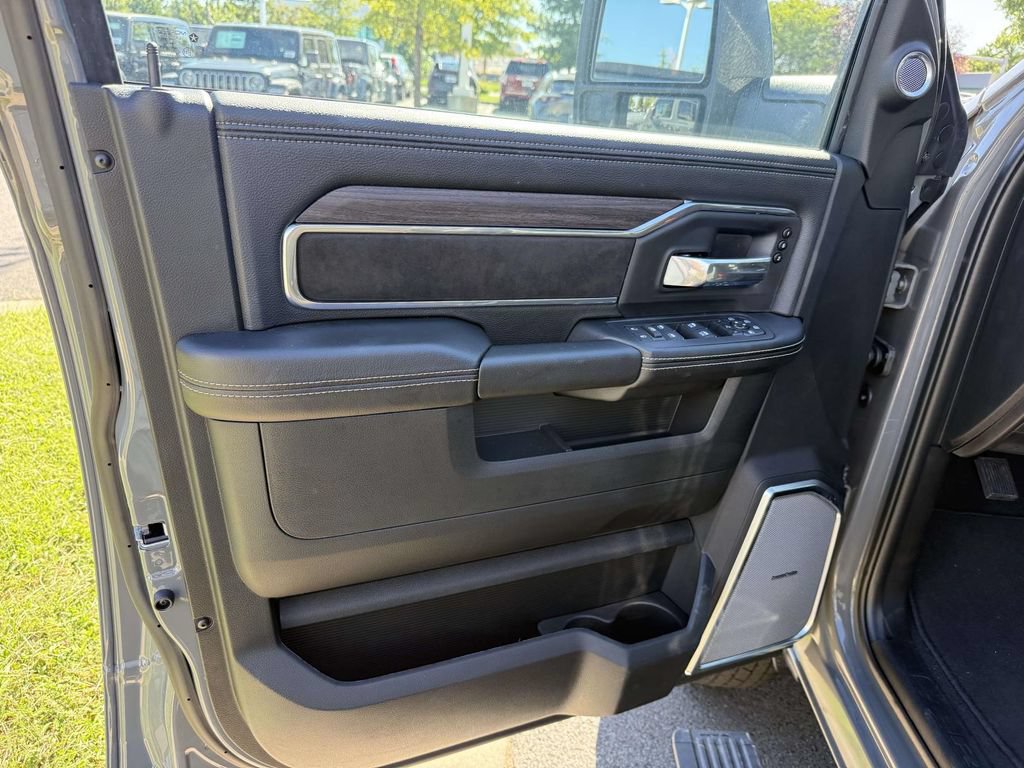 New 2026 RAM 3500 Laramie AWD/4WD image 31
