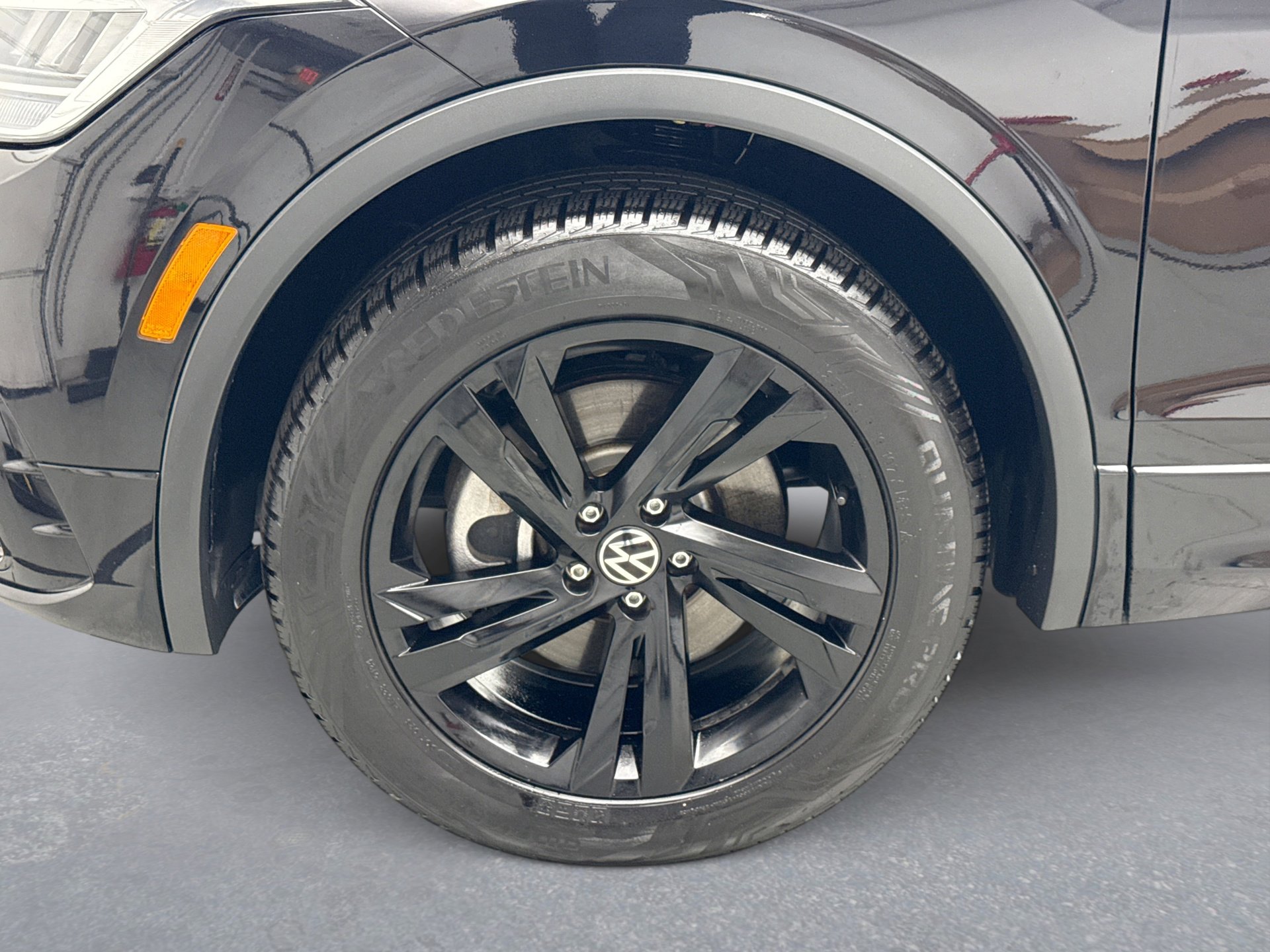 Used 2024 Volkswagen Tiguan SE R-Line image 21