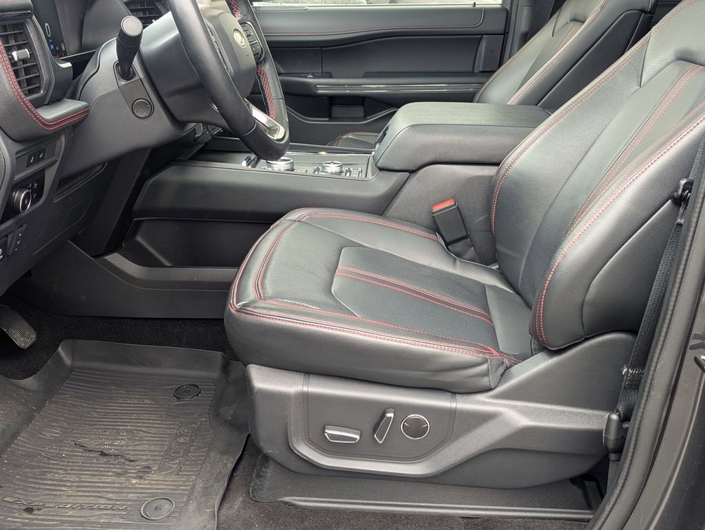 Used 2023 Ford Expedition Limited image 11