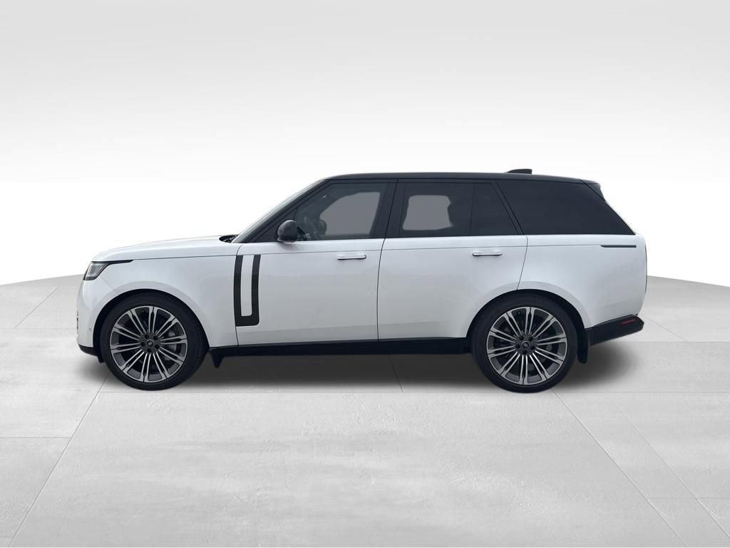 Used 2025 Land Rover Range Rover SE image 2