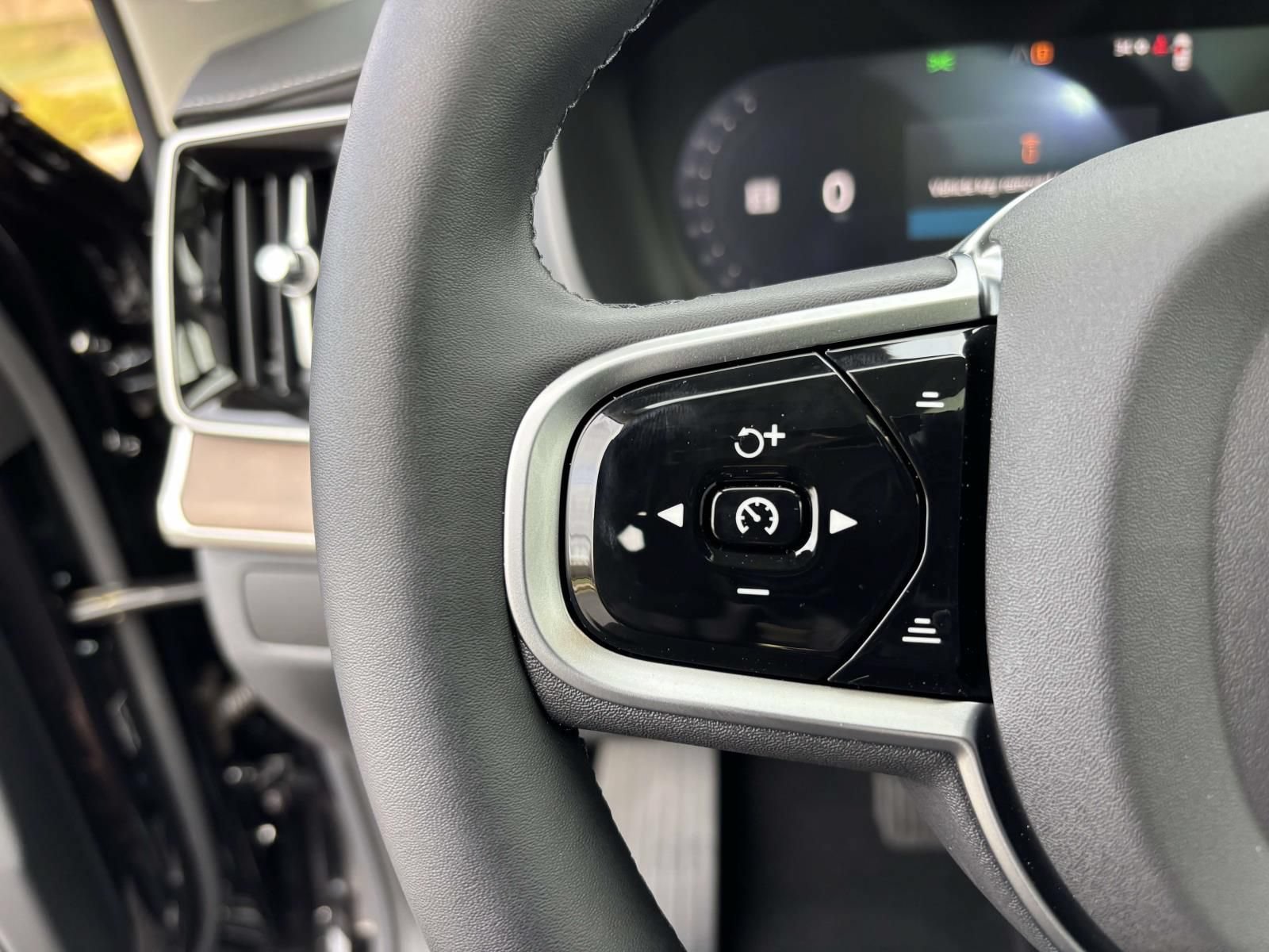 New 2026 Volvo XC90 B6 Plus w/ Protection Package Premier AWD/4WD image 18
