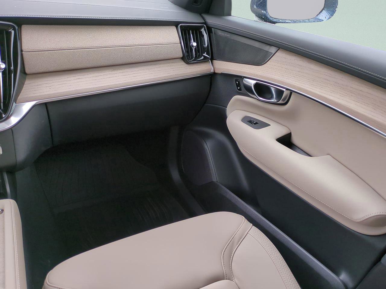 New 2026 Volvo XC90 B6 Plus w/ Protection Package Premier AWD/4WD image 15