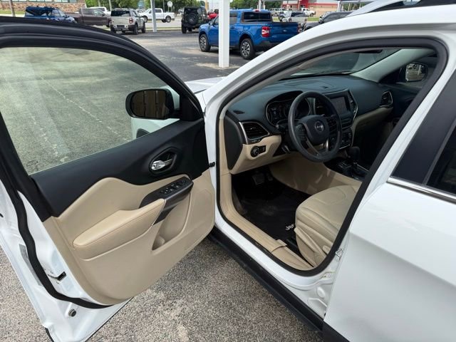 Used 2019 Jeep Cherokee Latitude w/ Popular Appearance Group image 15