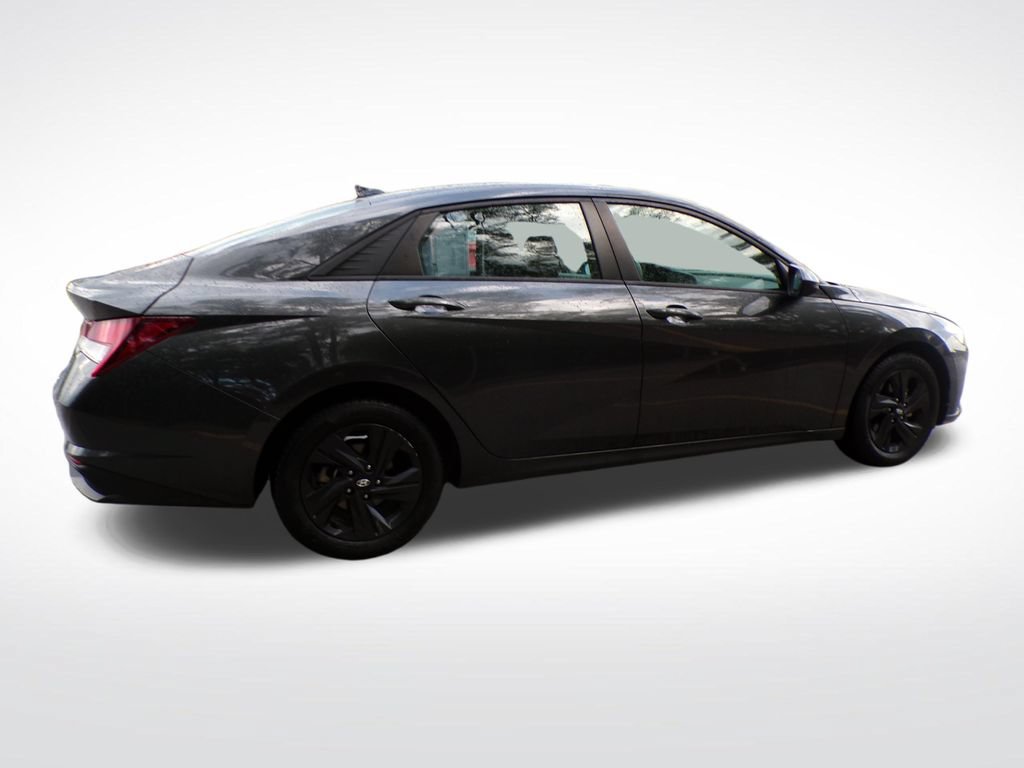 Used 2022 Hyundai Elantra SEL w/ Cargo Package FWD image 8