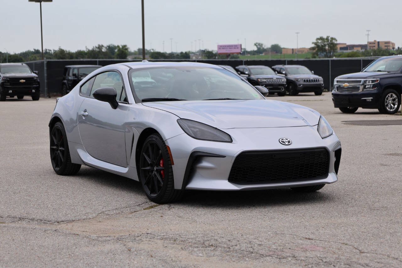 Used 2025 Toyota GR86 Premium w/ Performance Package RWD image 4