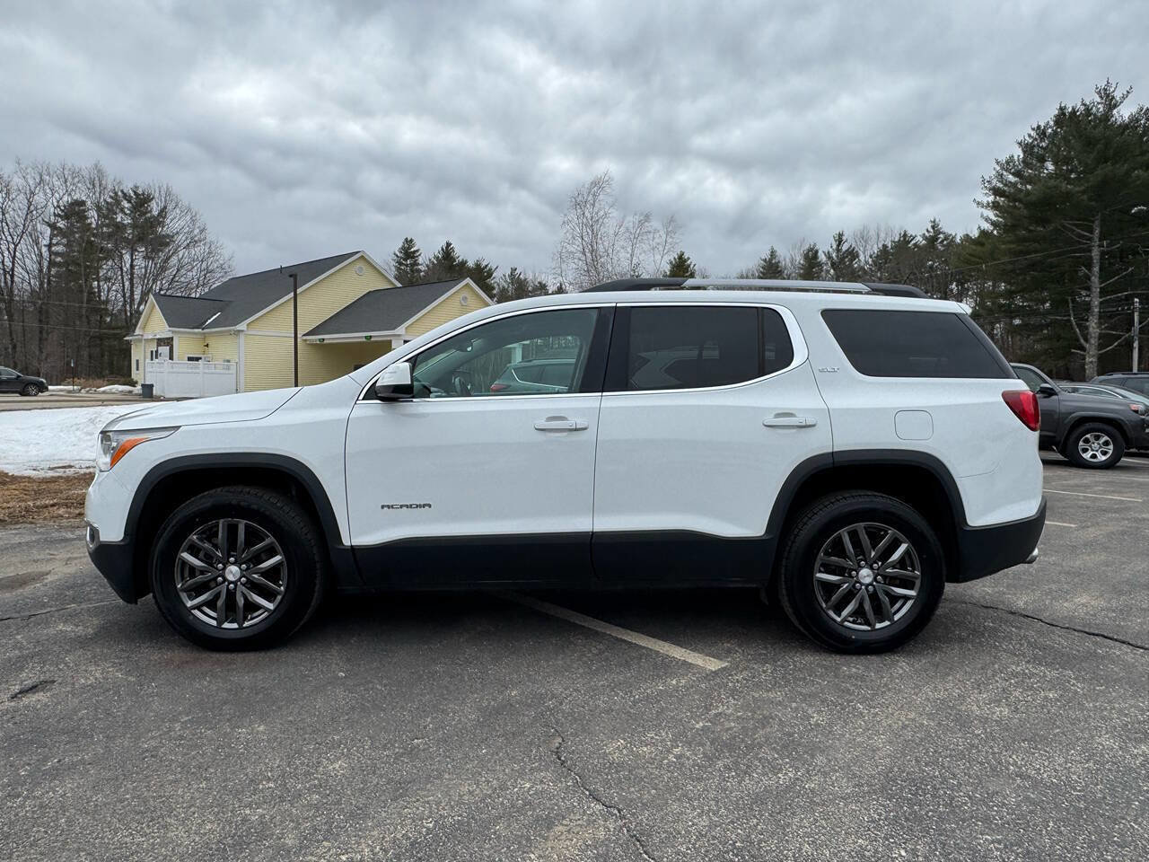 Used 2018 GMC Acadia SLT AWD/4WD image 9