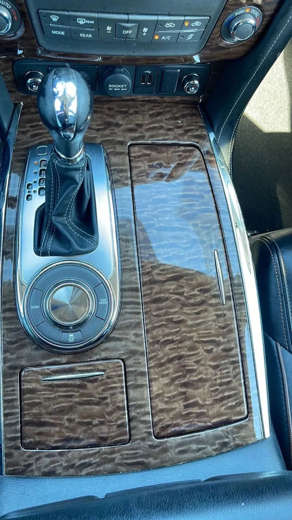 Used 2018 Nissan Armada Platinum w/ Captain Seat Package image 9