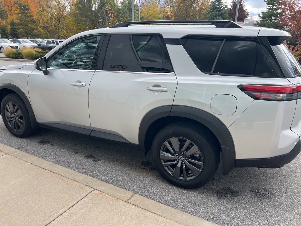 Used 2022 Nissan Pathfinder SV image 35