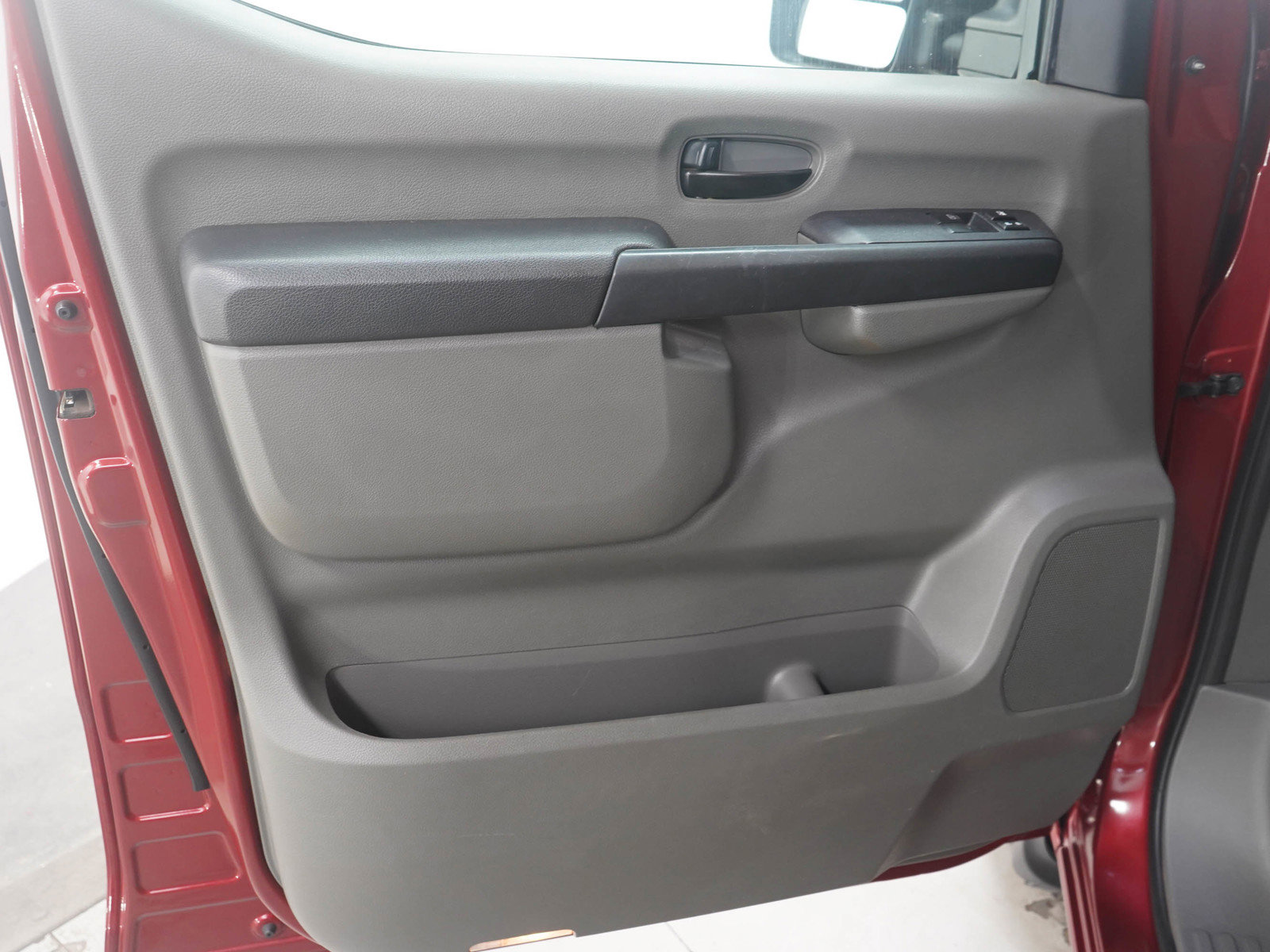Used 2019 Nissan NV 3500 SL RWD image 16