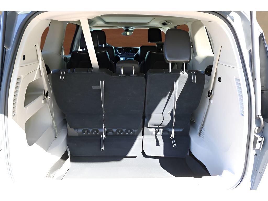 Used 2023 Chrysler Pacifica Limited image 17