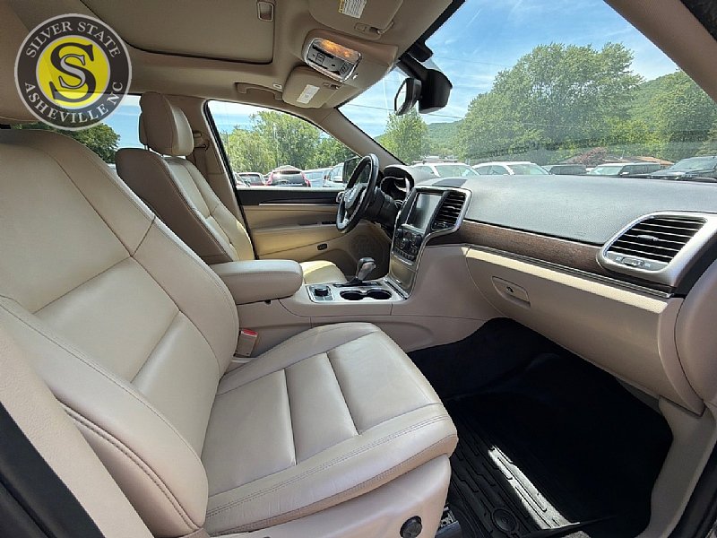Used 2017 Jeep Grand Cherokee Limited AWD/4WD image 16