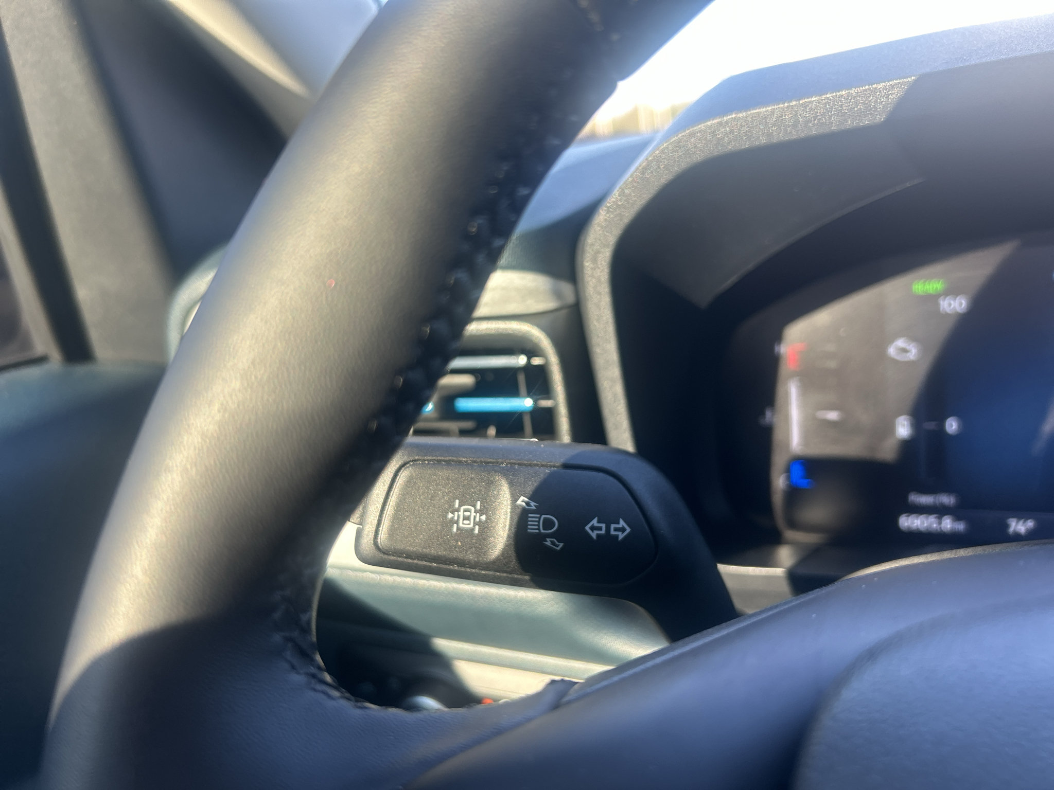 Certified 2025 Ford Maverick XLT w/ XLT Luxury Package FWD image 33