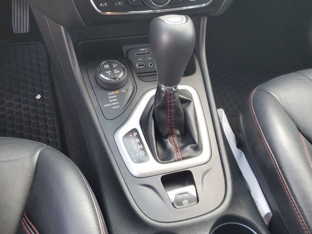 Used 2015 Jeep Cherokee Trailhawk w/ Comfort/Convenience Group AWD/4WD image 29