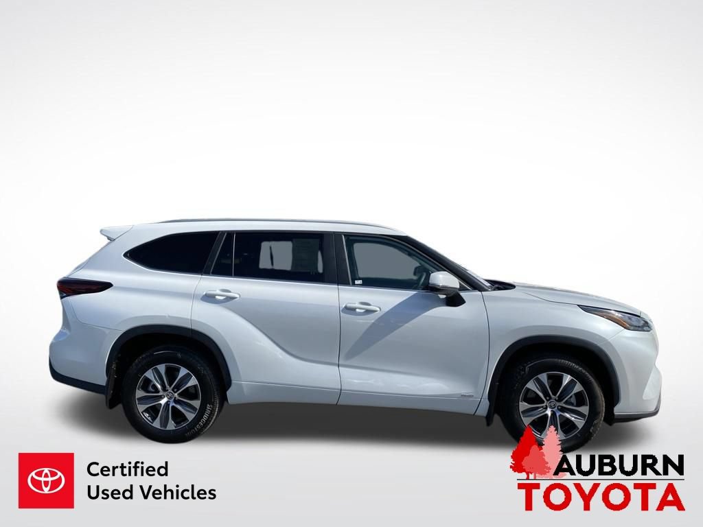 Certified 2026 Toyota Highlander XLE AWD/4WD image 9