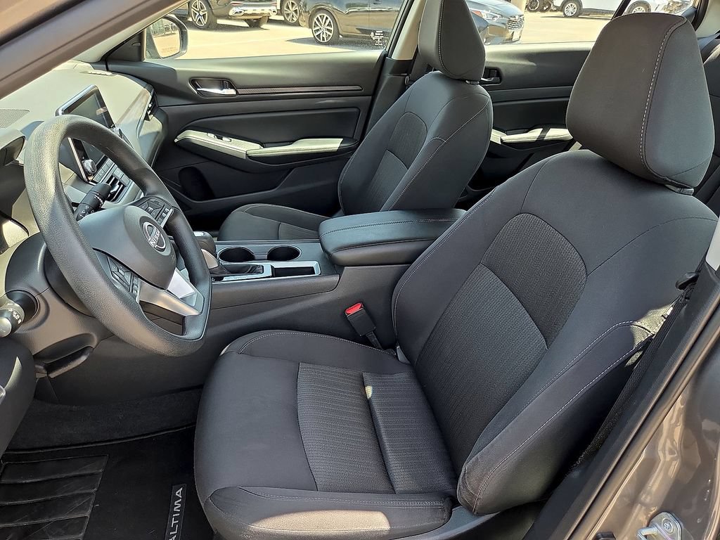 Used 2025 Nissan Altima 2.5 SV FWD image 16