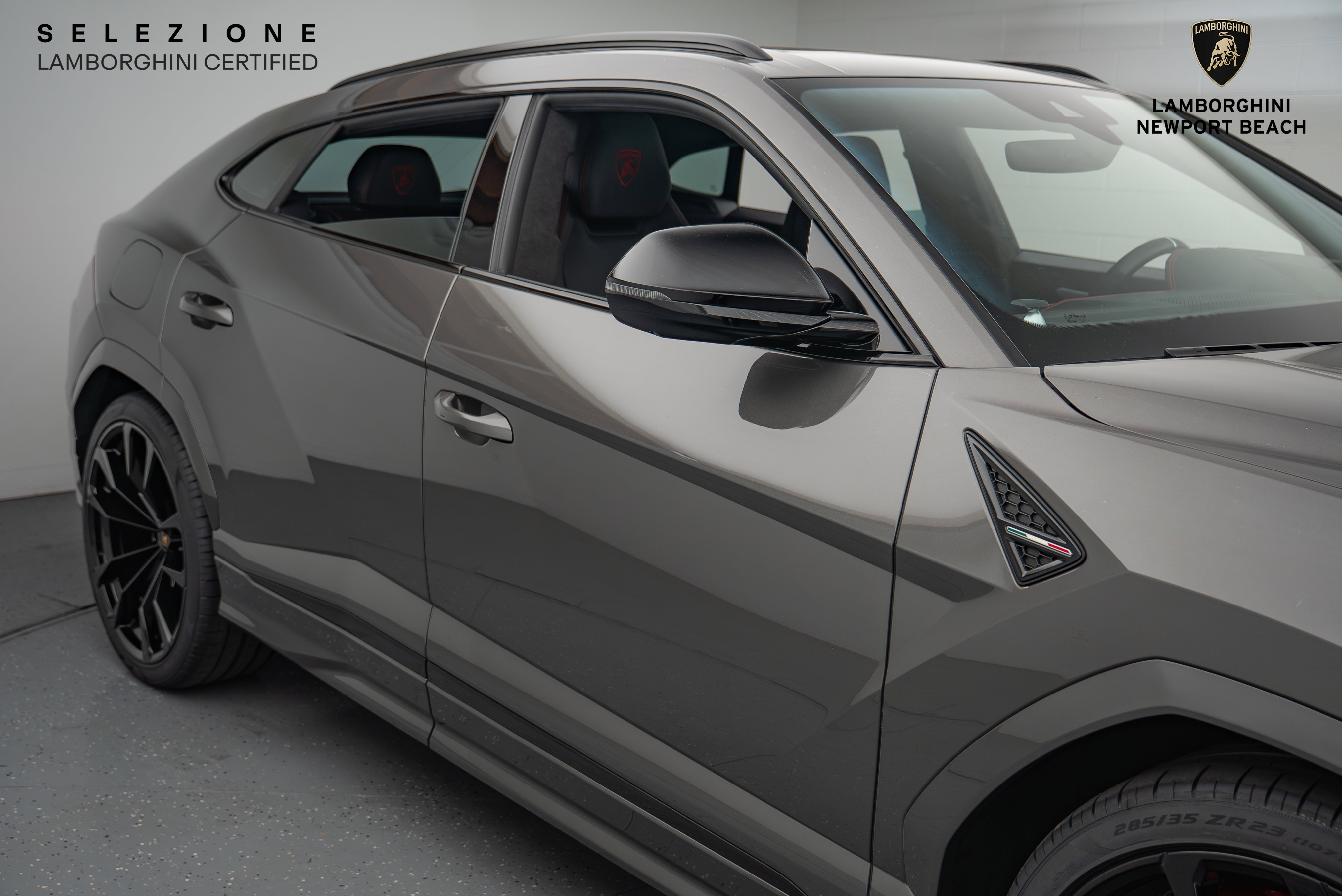 Used 2022 Lamborghini Urus AWD/4WD image 3