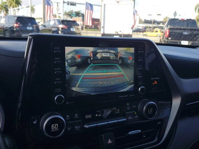 Used 2021 Toyota Highlander XLE FWD image 22