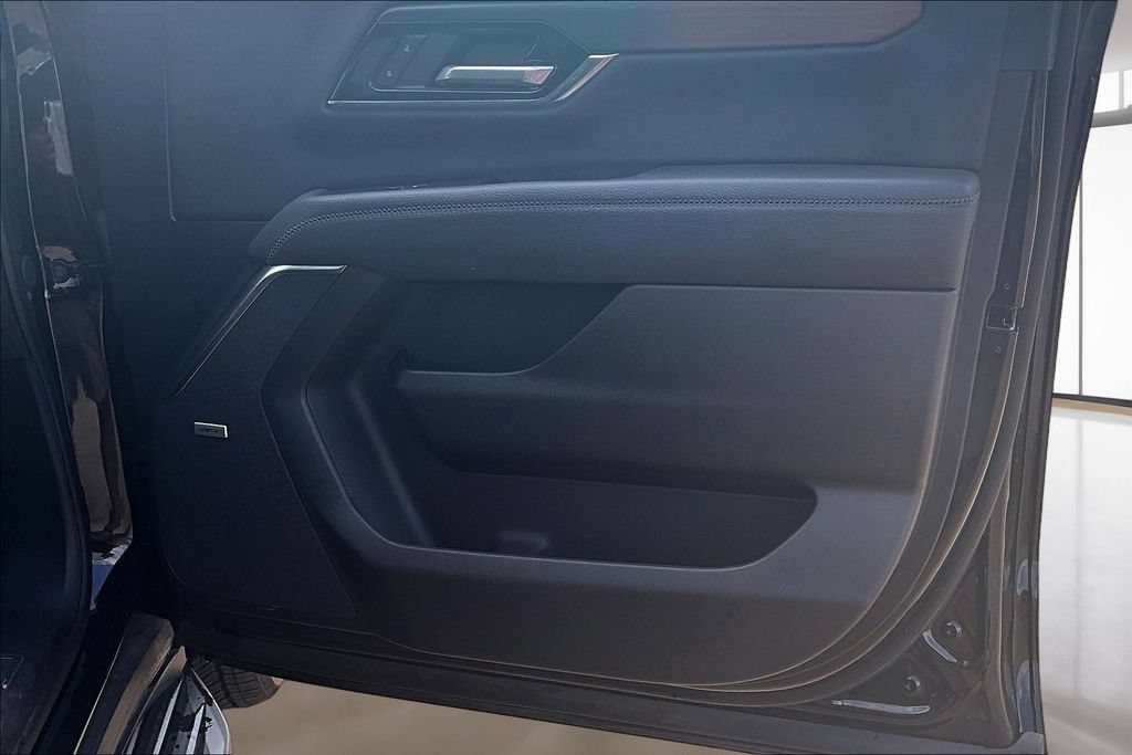 Used 2025 GMC Yukon XL Denali AWD/4WD image 19