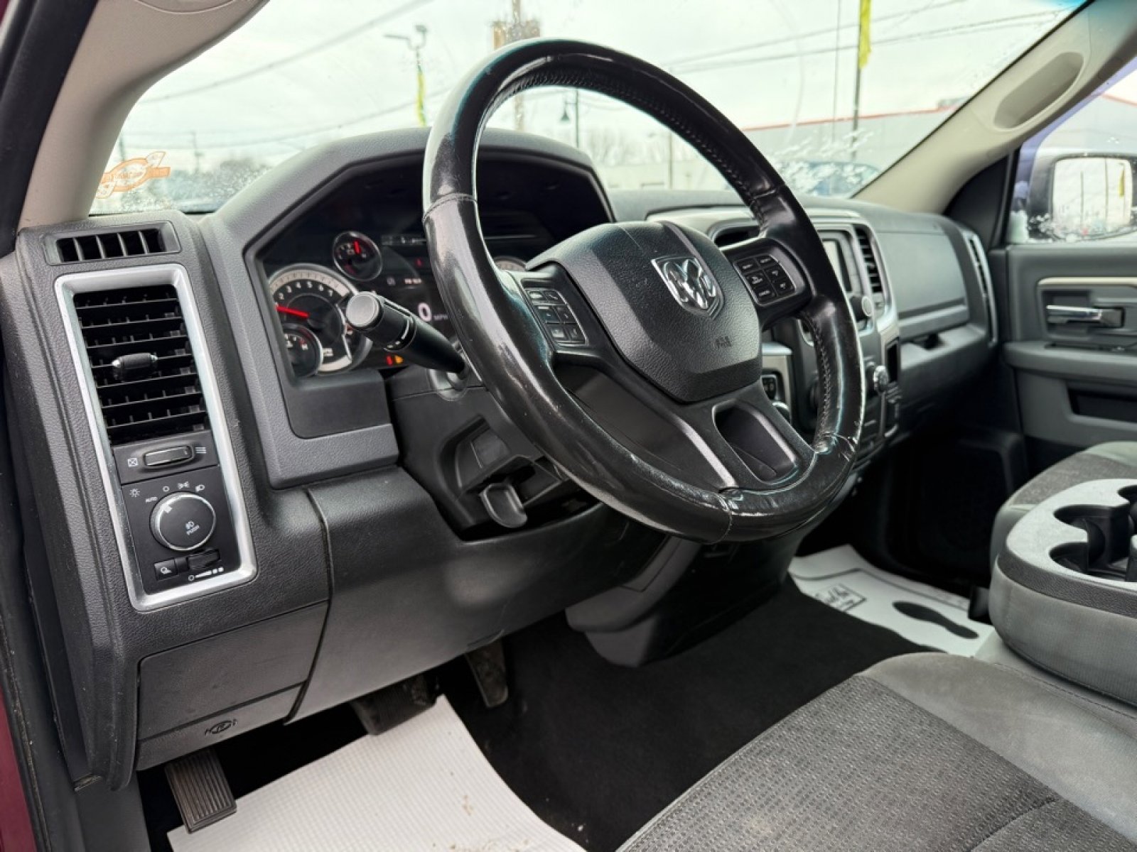 Used 2017 RAM 1500 Classic SLT w/ Luxury Group image 13