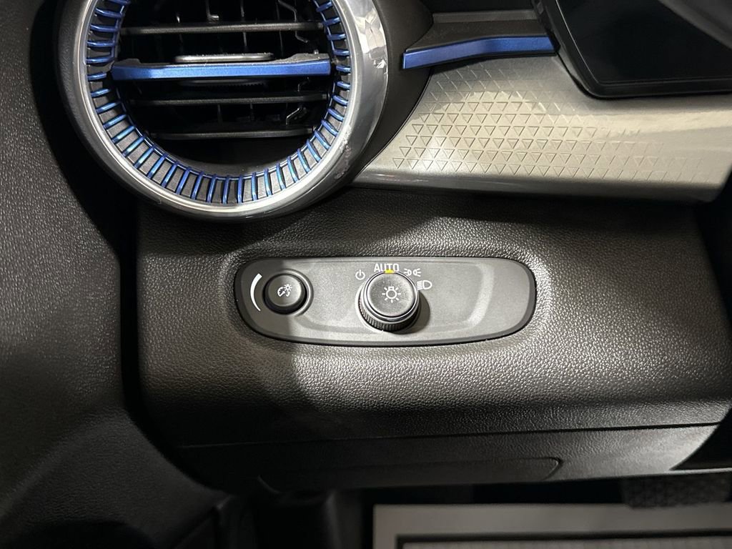 Used 2024 Chevrolet Trax LT image 18