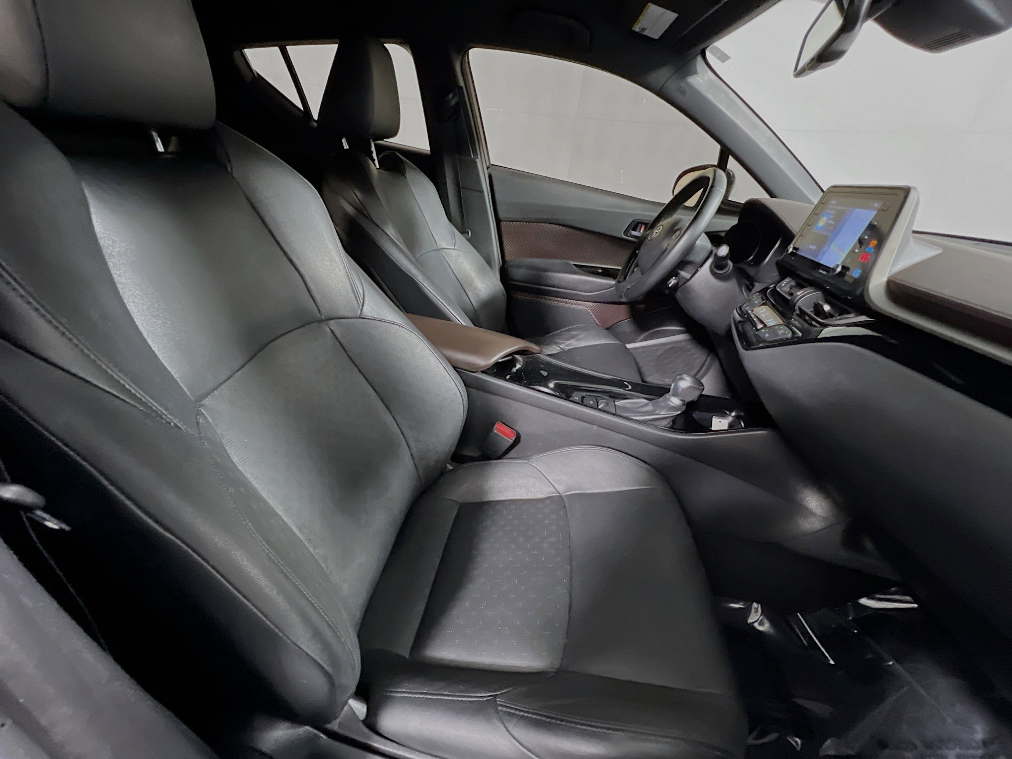 Used 2019 Toyota C-HR Limited image 31