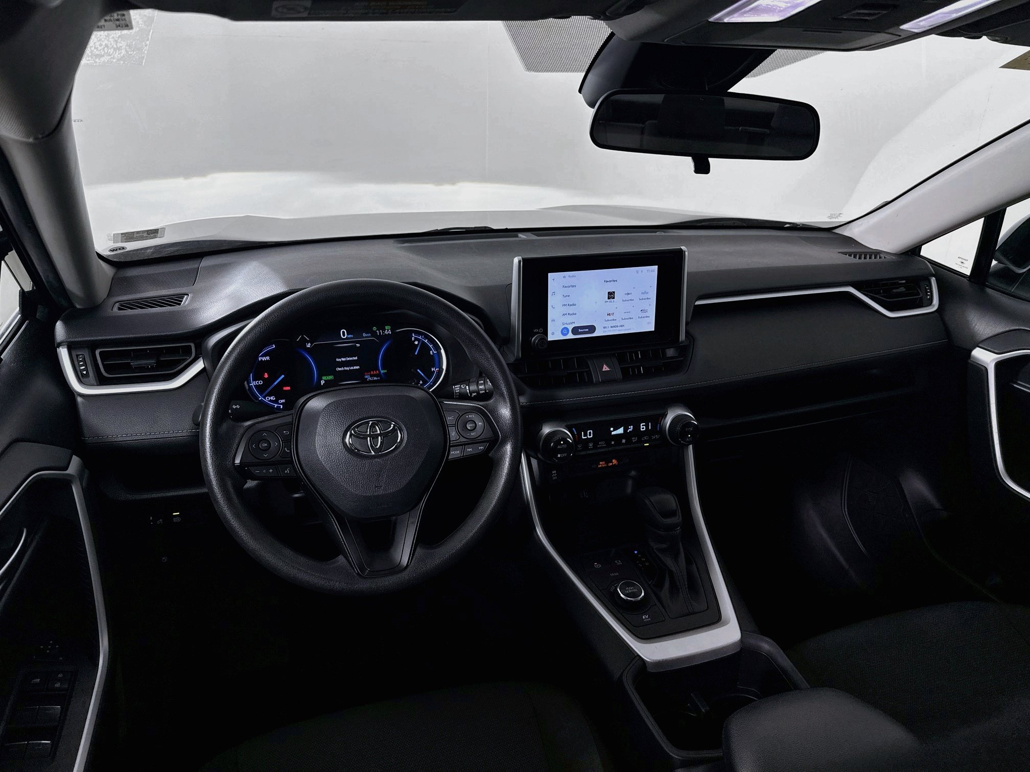 Used 2025 Toyota RAV4 XLE AWD/4WD image 21
