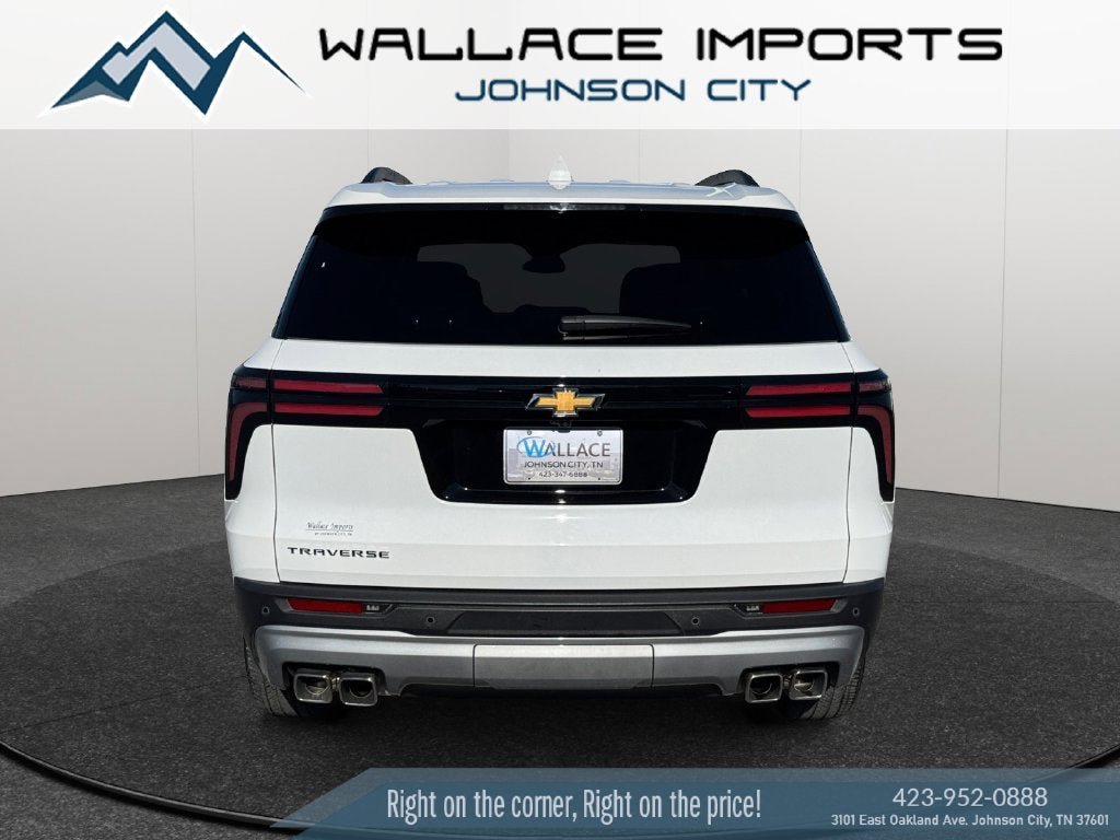 Used 2025 Chevrolet Traverse LT FWD image 4