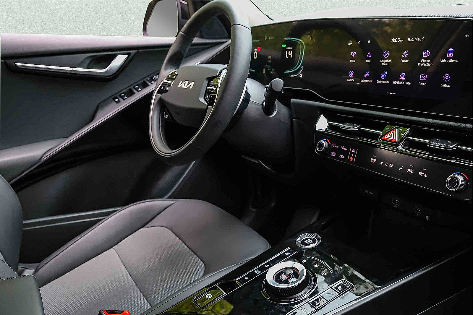 Certified 2025 Kia Niro EX w/ EX Cold Weather Package FWD image 12