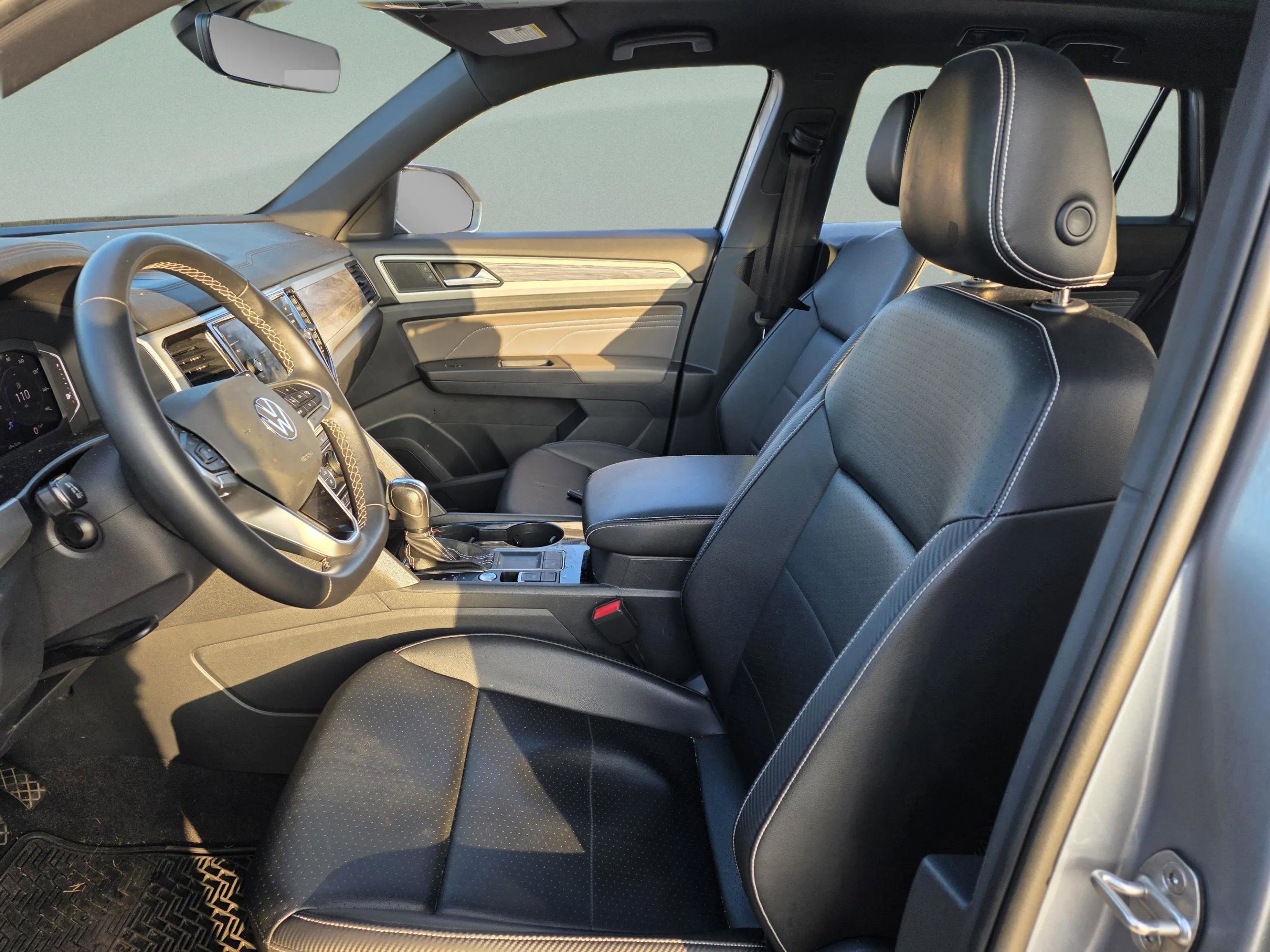 Used 2022 Volkswagen Atlas Cross Sport SE image 11
