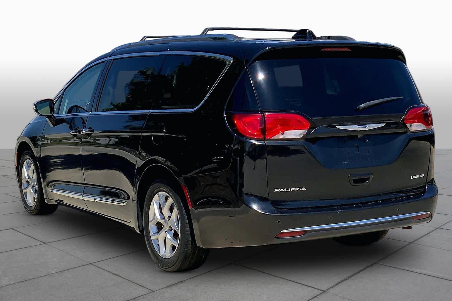 Used 2020 Chrysler Pacifica Limited FWD image 12