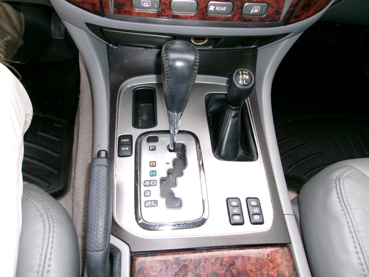 Used 2004 Toyota Land Cruiser image 23