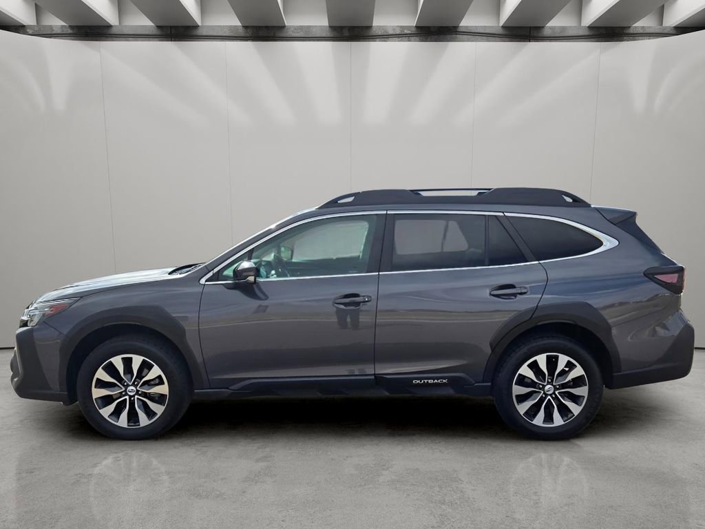 Used 2023 Subaru Outback Limited image 2