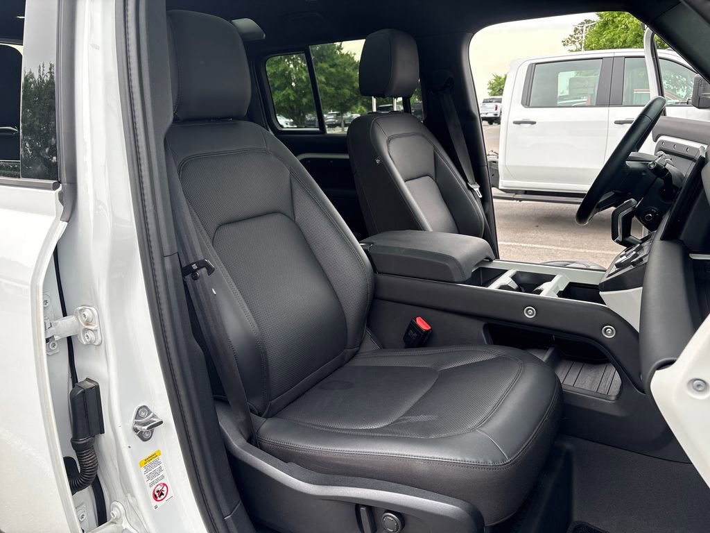 Used 2025 Land Rover Defender 110 S AWD/4WD image 51