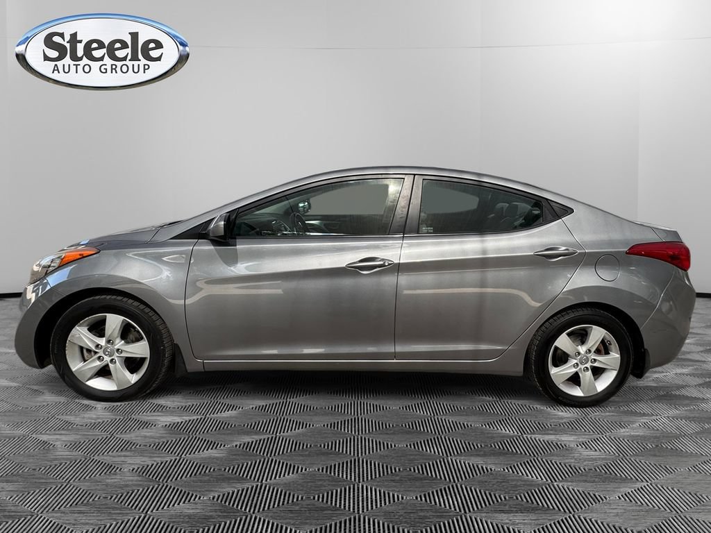 Used 2013 Hyundai Elantra GLS w/ Preferred Pkg FWD image 2