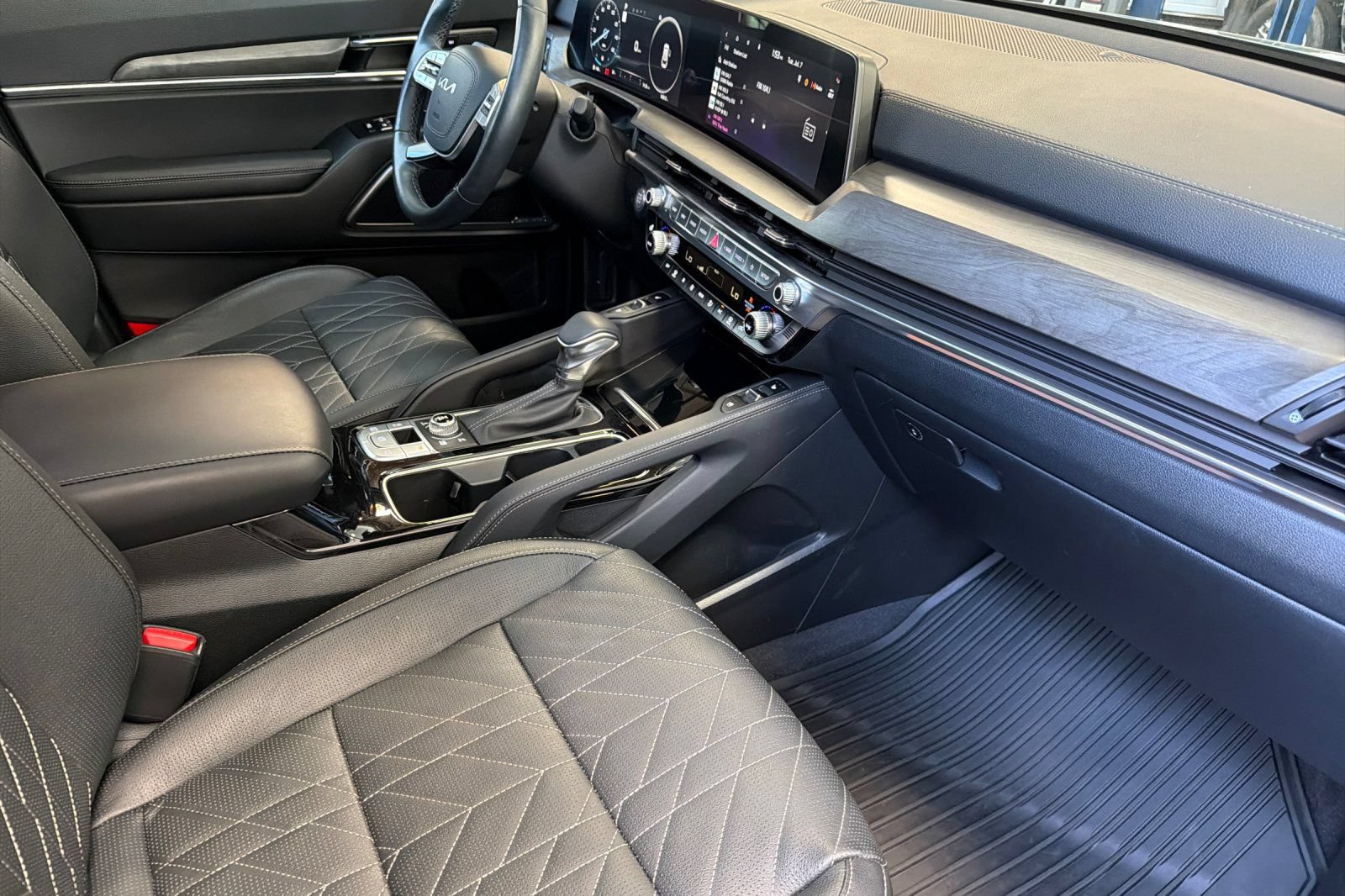 Used 2025 Kia Telluride SX X-Line AWD/4WD image 17