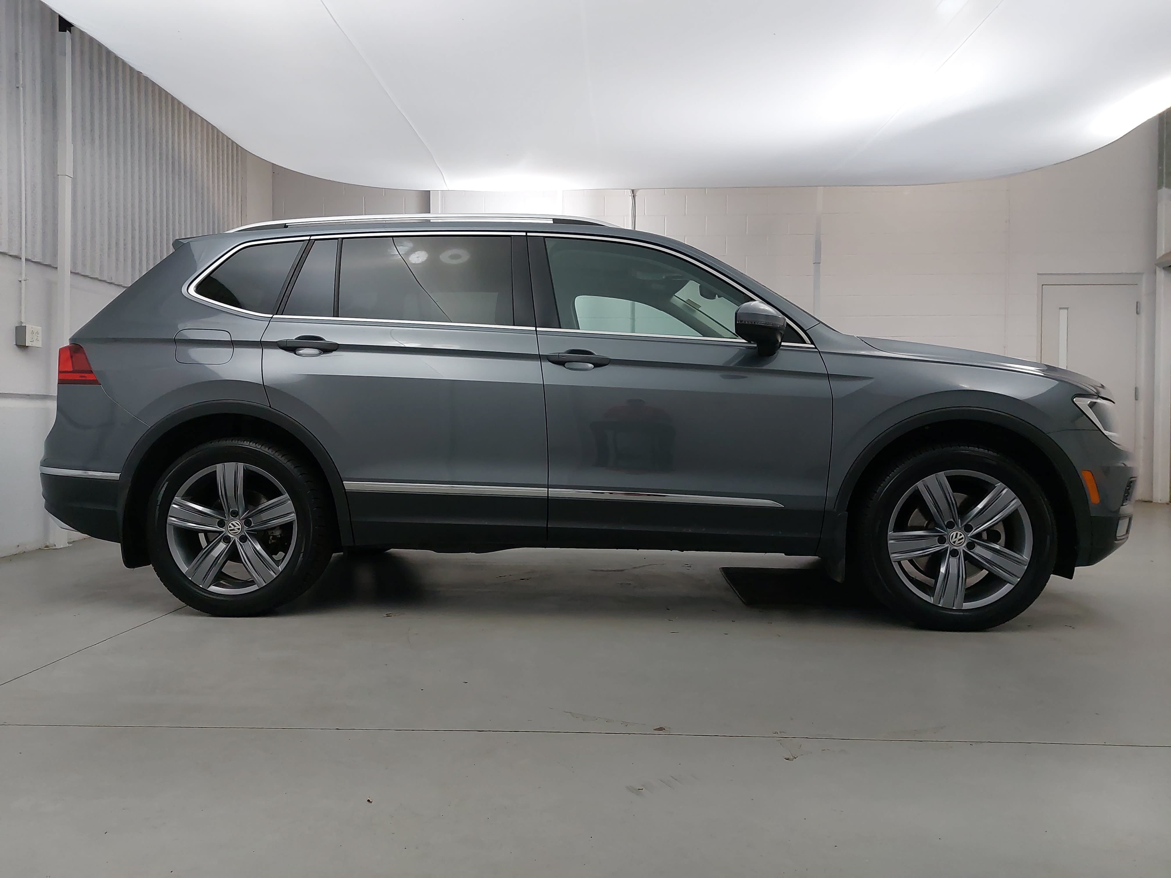 Used 2020 Volkswagen Tiguan SEL w/ 3rd Row Seat Package AWD/4WD image 8