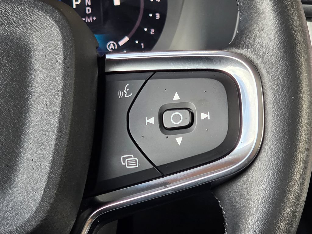Used 2024 Volvo XC40 B5 Plus AWD/4WD image 17