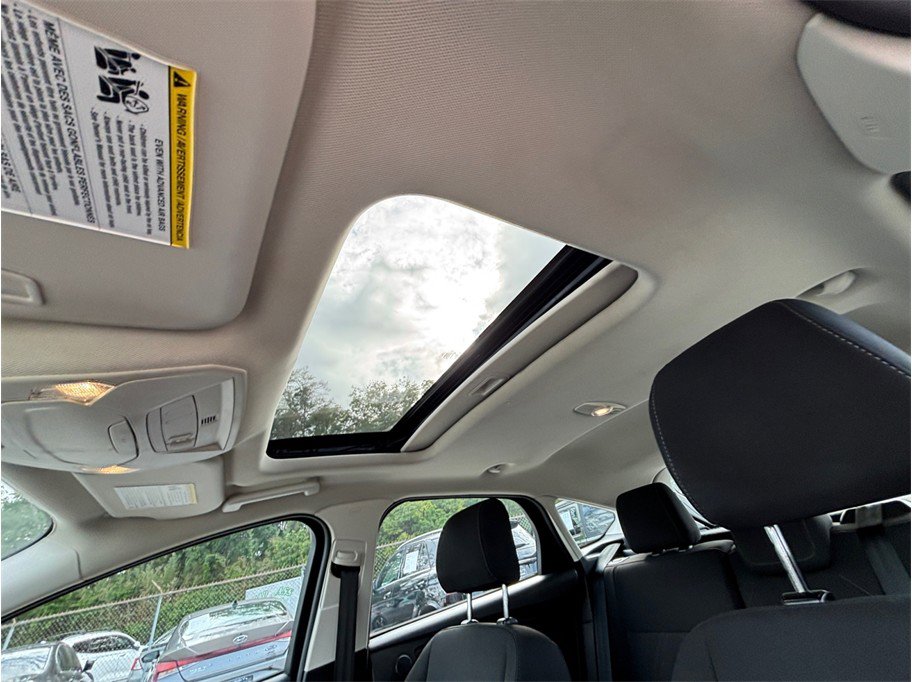 Used 2017 Ford Focus SEL FWD image 28