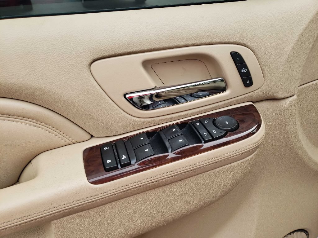 Used 2014 Cadillac Escalade Premium AWD/4WD image 25