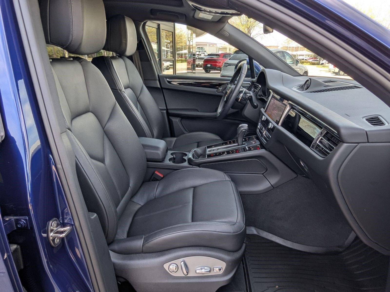 Certified 2025 Porsche Macan image 25