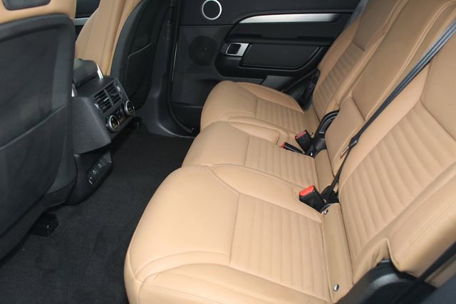 Used 2025 Land Rover Discovery Dynamic SE image 5